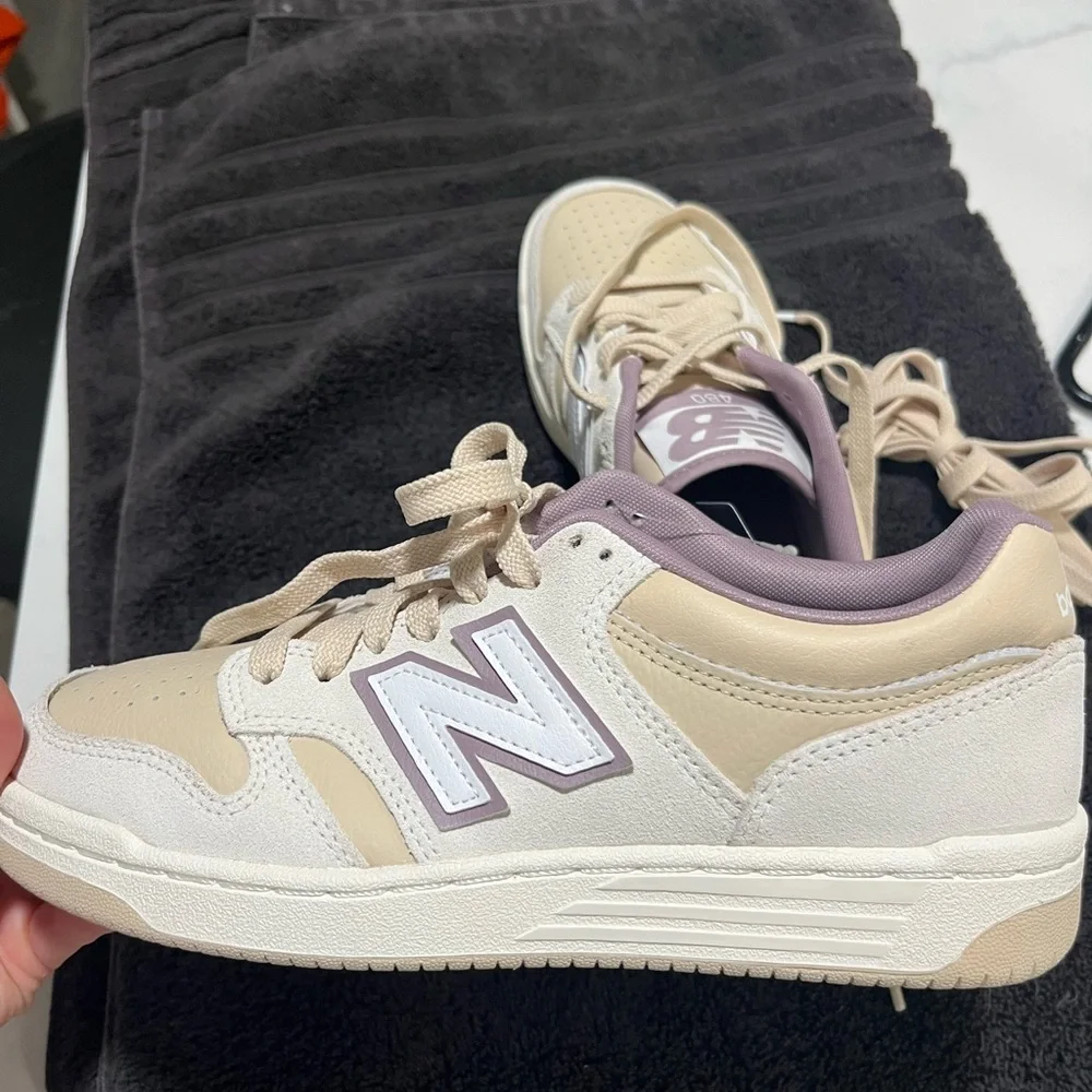 *NEW* New Balance Cream and Lavender 480 Sneakers 💌 - Picture 2 of 5